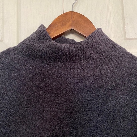 Vince Camuto NWOT Gray Striped Mockneck Sweater - Picture 4 of 8